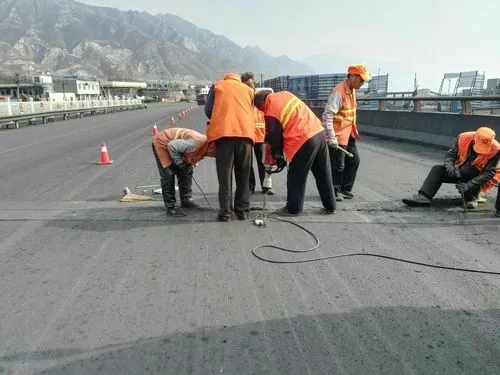 康定道路桥梁病害治理